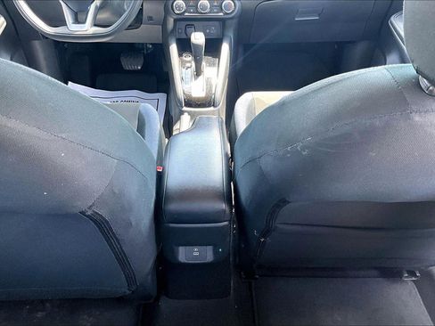 Used 2025 Nissan Versa SV FWD image 10