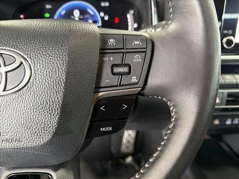 Used 2025 Toyota Camry SE image 16