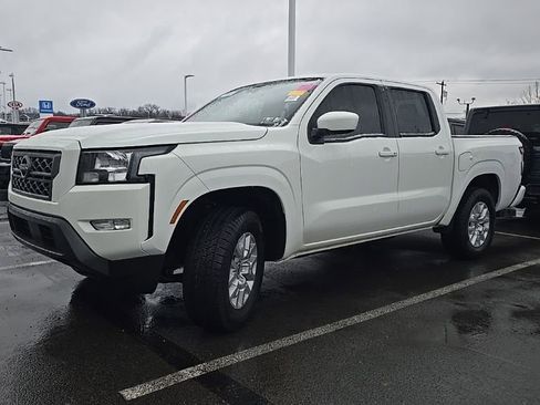 Used 2024 Nissan Frontier SV w/ SV Convenience Package image 2