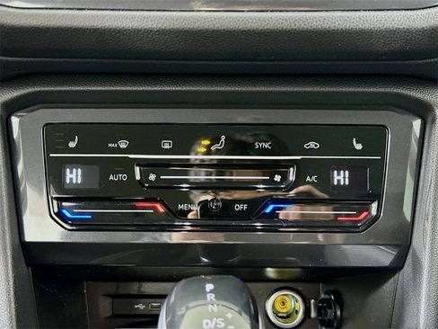 Used 2023 Volkswagen Tiguan SE image 15