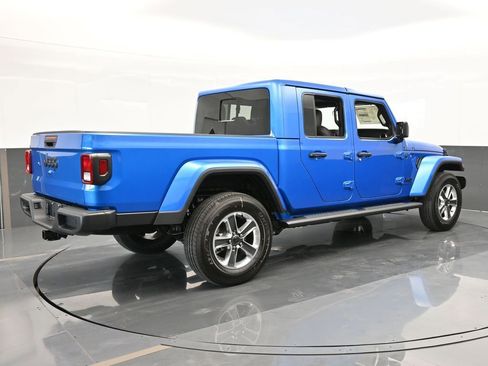 Used 2024 Jeep Gladiator Sport w/ Premium Package image 6
