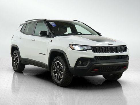 Used 2025 Jeep Compass Trailhawk AWD/4WD image 8