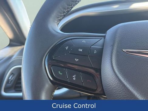 Used 2024 Chrysler Pacifica Select image 23