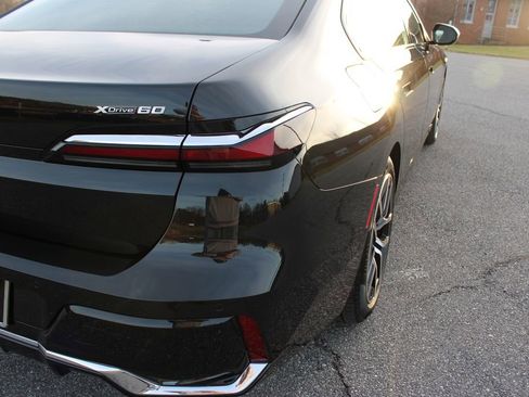 Used 2024 BMW i7 xDrive60 image 44