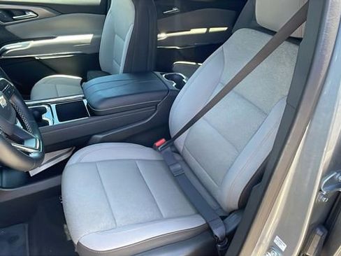 Used 2025 Chevrolet Traverse LT AWD/4WD image 11