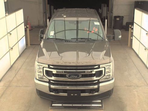 Used 2020 Ford F250 XLT w/ FX4 Off-Road Package image 3