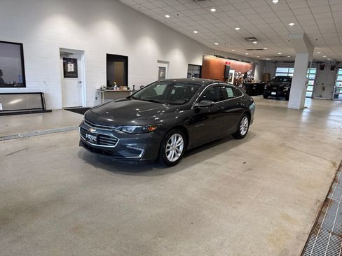 Used 2016 Chevrolet Malibu LT FWD image 3