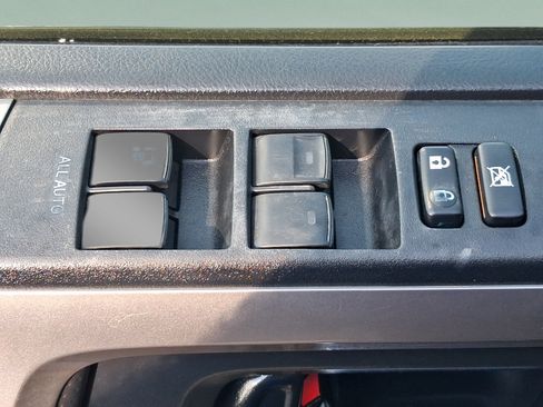 Used 2017 Toyota 4Runner SR5 AWD/4WD image 12