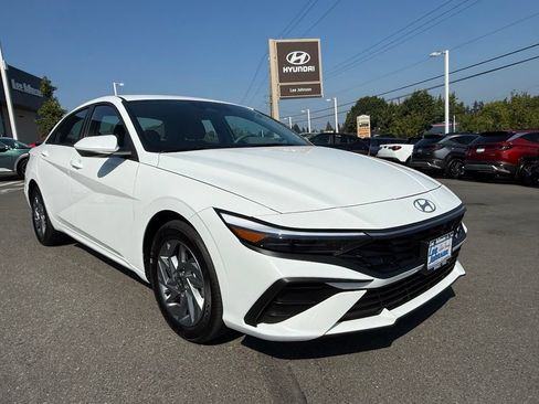 Certified 2025 Hyundai Elantra Hybrid FWD image 7