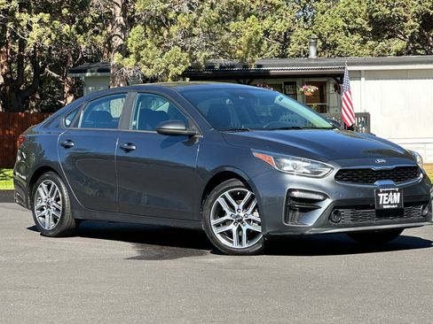 Used 2019 Kia Forte S w/ S Premium Package FWD image 2