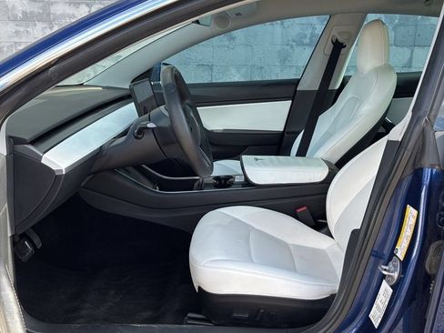 Used 2020 Tesla Model 3 Standard Range Plus RWD image 9
