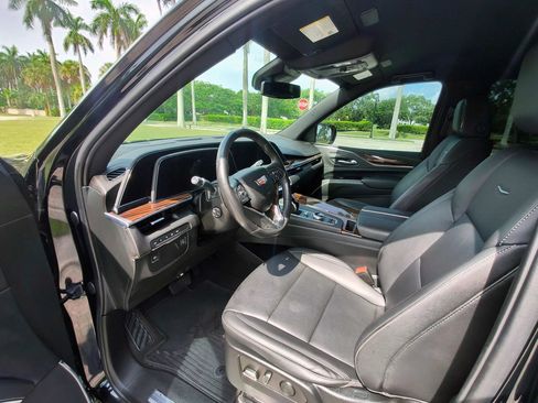 Used 2023 Cadillac Escalade ESV Luxury AWD/4WD image 6