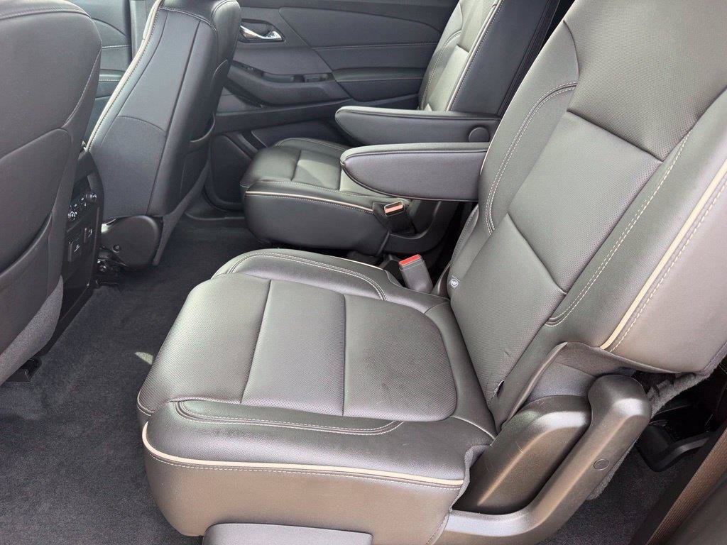 Used 2023 Chevrolet Traverse Premier FWD image 12