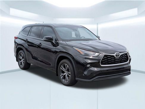 Used 2022 Toyota Highlander LE FWD image 8