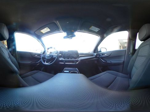 Used 2025 Chevrolet Equinox LT FWD image 43