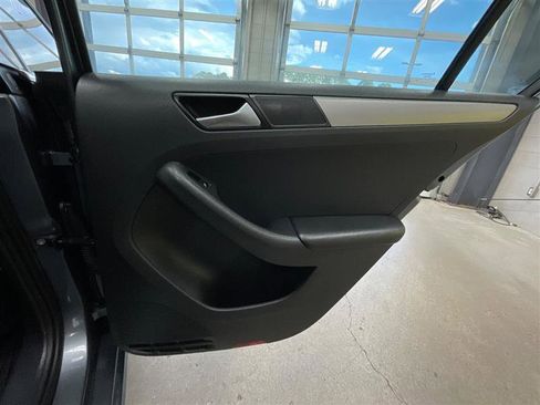 Used 2017 Volkswagen Jetta S image 21