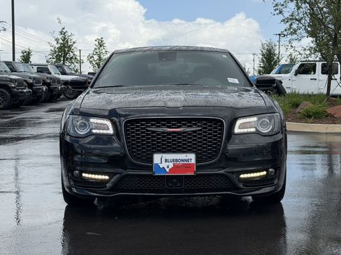 Used 2023 Chrysler 300 S w/ Comfort Group RWD image 2