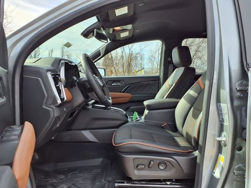 Used 2025 GMC Canyon AT4 image 21