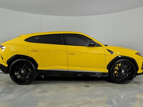 Used 2019 Lamborghini Urus AWD/4WD image 9
