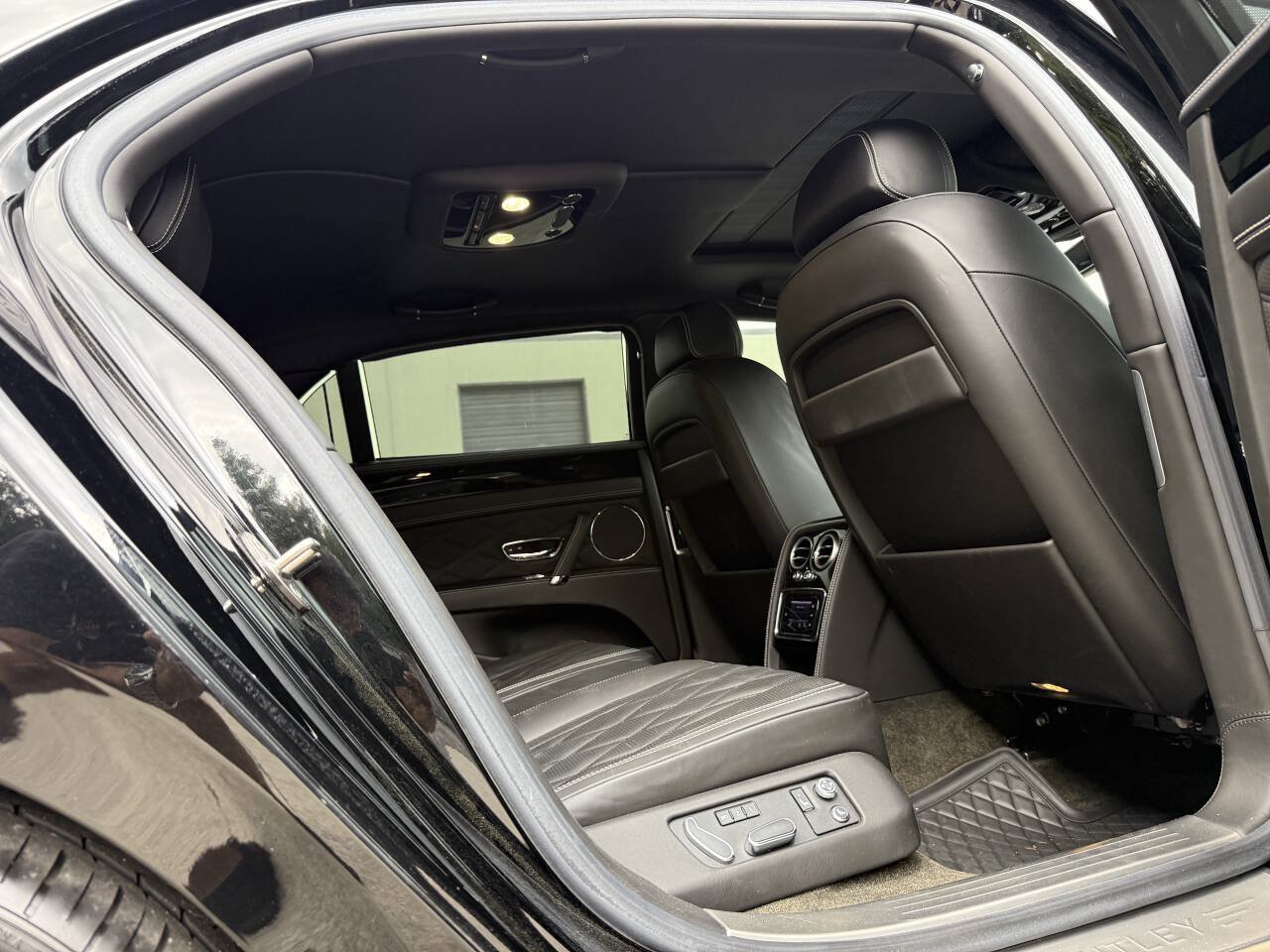 Used 2016 Bentley Flying Spur V8 AWD/4WD image 23