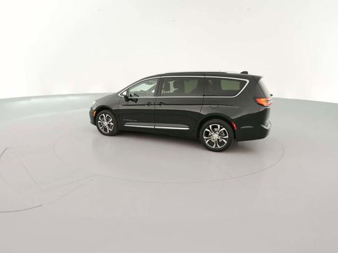 New 2026 Chrysler Pacifica Pinnacle image 7