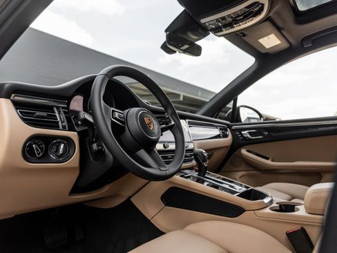 New 2026 Porsche Macan AWD/4WD image 4
