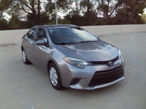 Used 2015 Toyota Corolla LE image 3