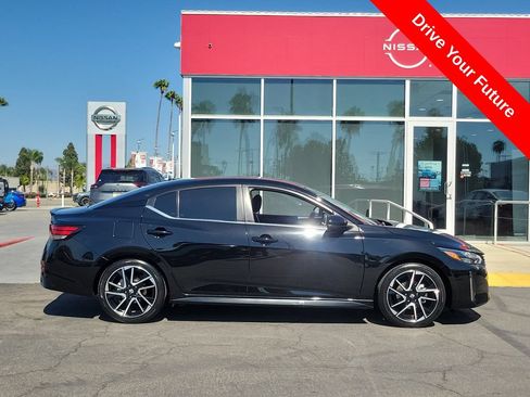 Used 2025 Nissan Sentra SR w/ SR Premium Package FWD image 32