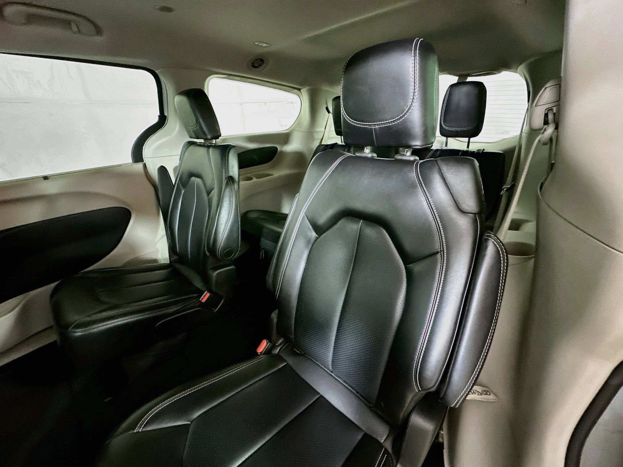 Used 2023 Chrysler Pacifica Touring-L FWD image 22