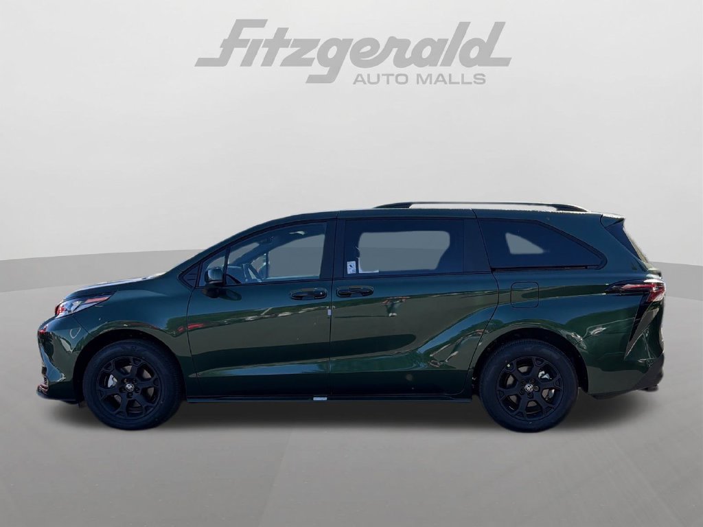Used 2026 Toyota Sienna XLE Woodland Edition AWD/4WD image 5