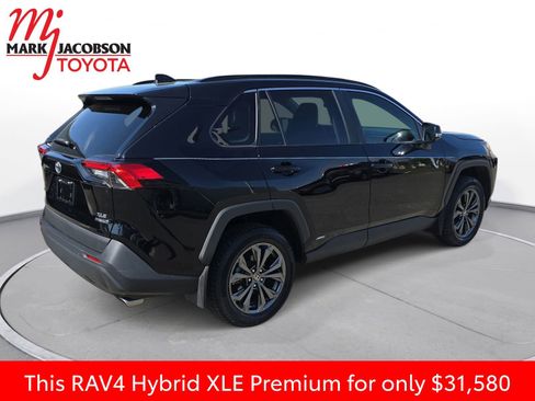 Used 2022 Toyota RAV4 XLE Premium image 10