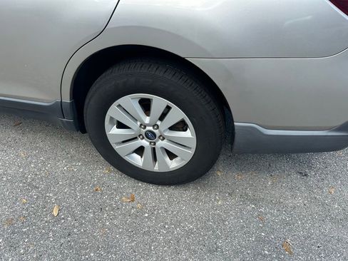 Used 2019 Subaru Outback 2.5i image 9