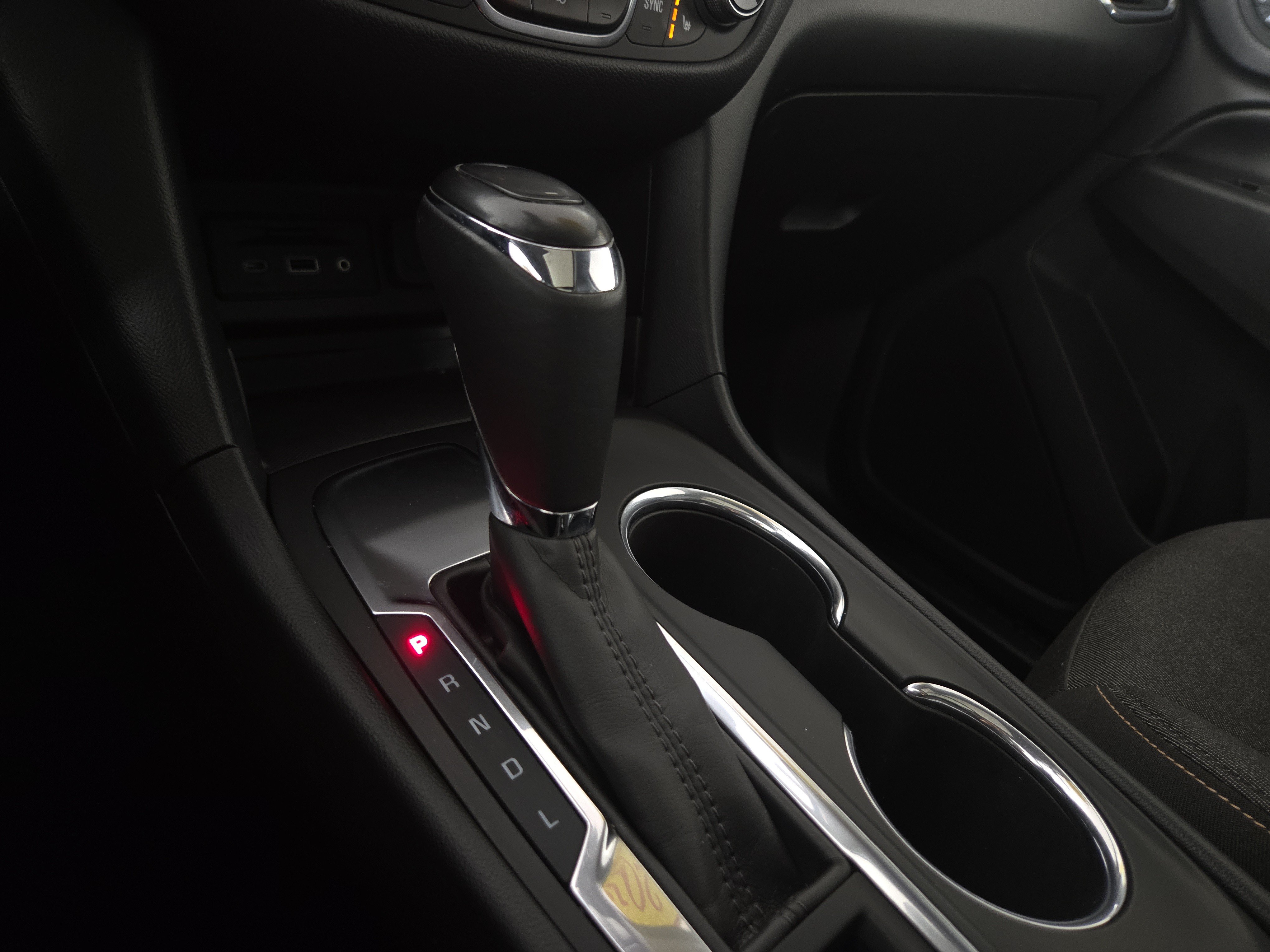 Used 2019 Chevrolet Equinox LT w/ Sun & Navigation Package FWD image 25