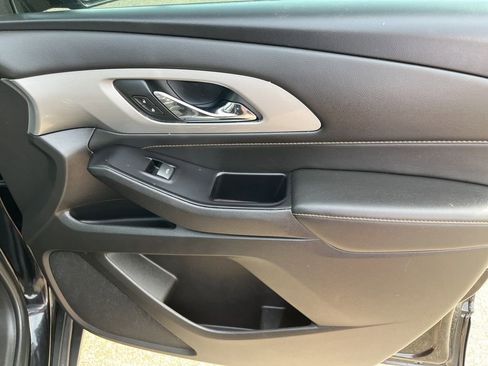 Used 2020 Chevrolet Traverse LT image 29