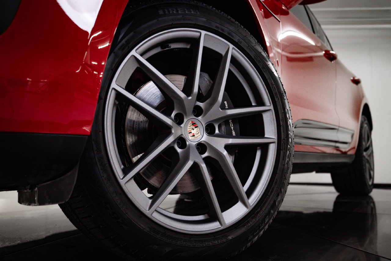 Certified 2026 Porsche Macan AWD/4WD image 12
