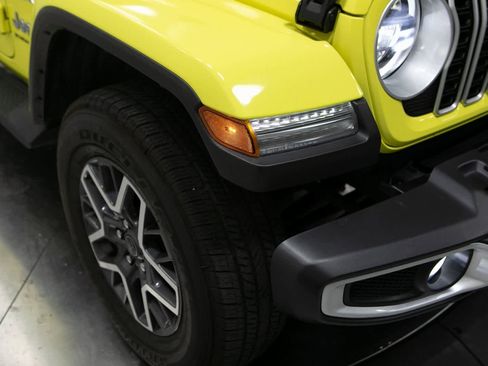 Used 2024 Jeep Wrangler Sahara image 12