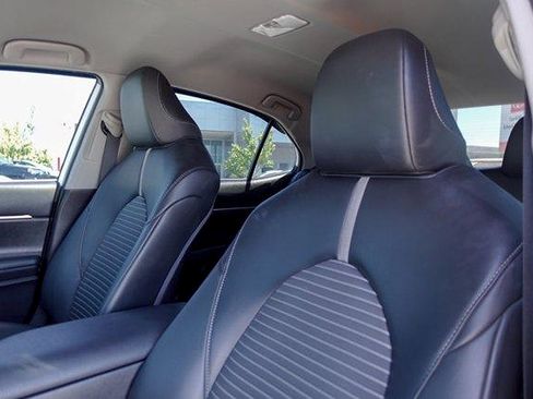 Used 2022 Toyota Camry SE FWD image 11