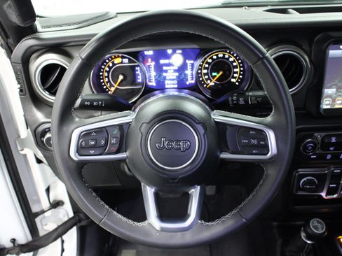 Used 2023 Jeep Wrangler Unlimited Sahara AWD/4WD image 17