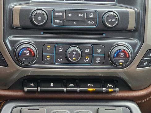 Used 2018 Chevrolet Silverado 1500 High Country image 35