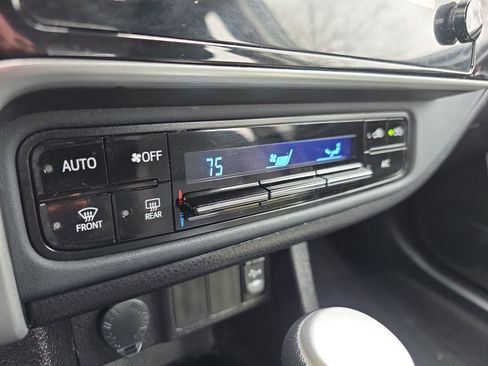 Used 2019 Toyota Corolla LE image 23