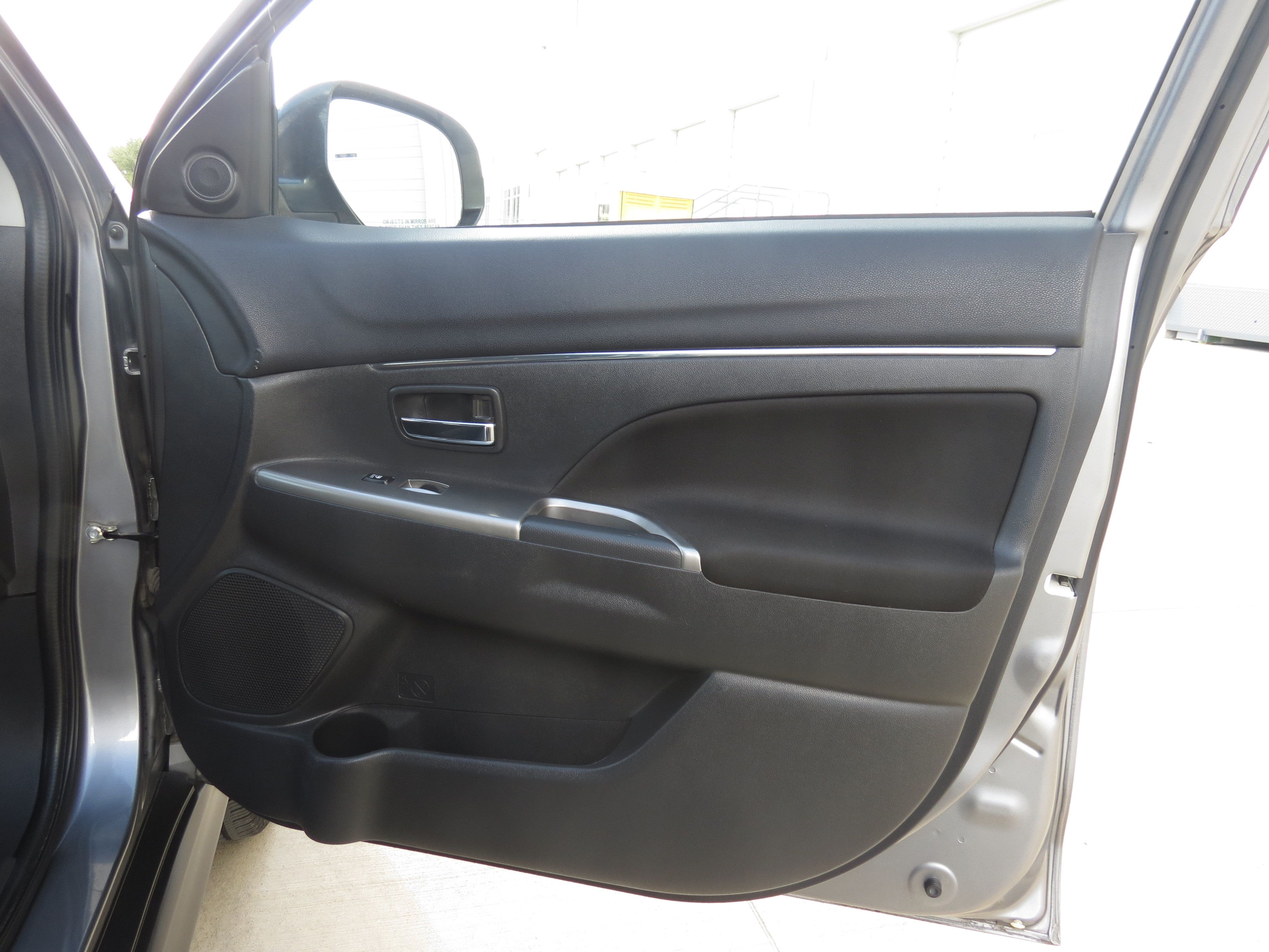 Used 2019 Mitsubishi Outlander Sport ES FWD image 25