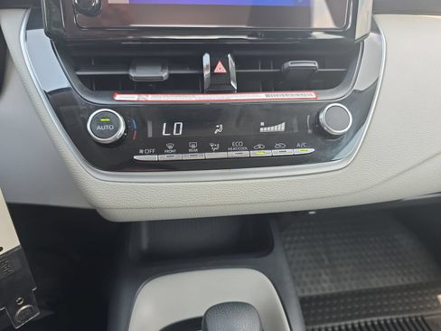 Used 2025 Toyota Corolla LE FWD image 23