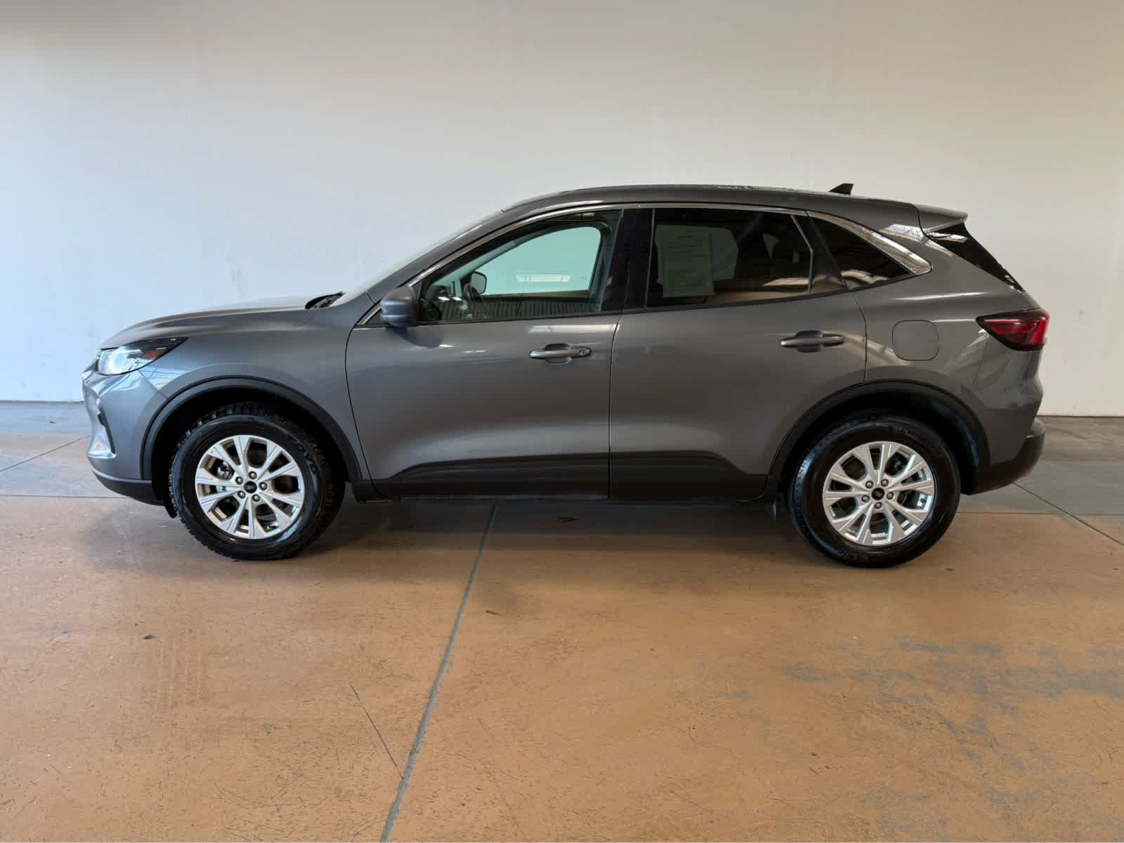 Used 2024 Ford Escape Active AWD/4WD image 2