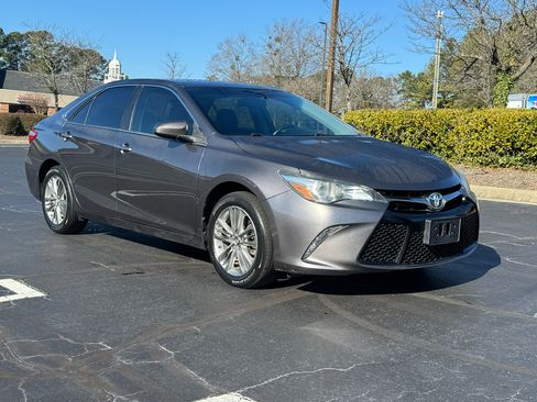 Used 2016 Toyota Camry SE image 6