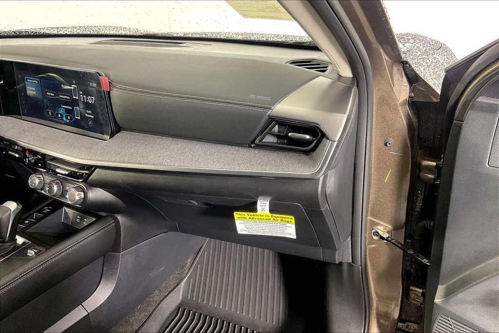 Used 2025 Nissan Kicks SV AWD/4WD image 18