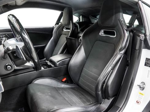 Used 2018 Jaguar F-TYPE R-Dynamic RWD image 15