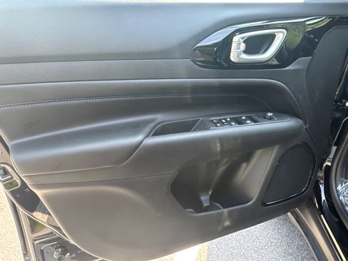 New 2026 Jeep Compass Latitude image 10