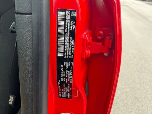 Used 2019 Jeep Renegade Latitude w/ Cold Weather Group image 16