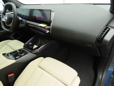 Certified 2025 BMW X3 xDrive30i w/ Premium Package image 18