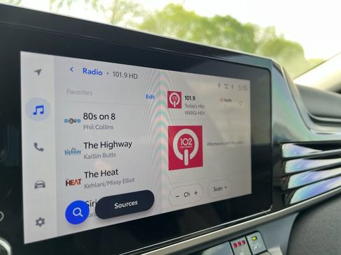 Used 2025 Toyota Camry LE w/ Convenience Package image 13